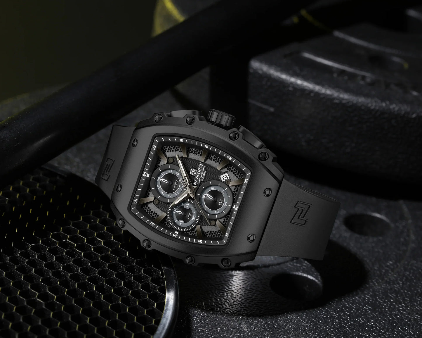 NAVIFORCE Watch 8070 Business Waterproof  Quartz Watch.