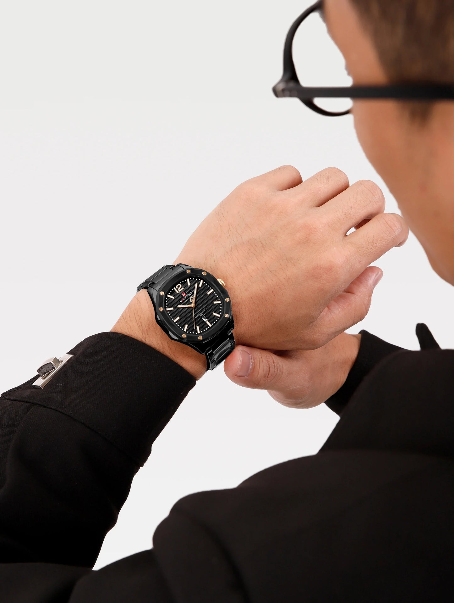 NAVIFORCE Watch 9243S Luxury Quartz Watch for Men.