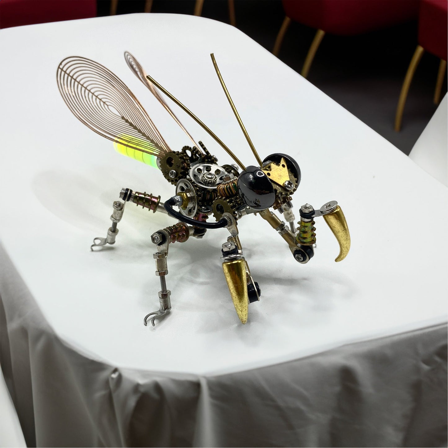 3D Metal Puzzles - Glowing Mantis